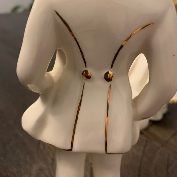 David and Betsy-White With Gold Trim-Blonde Hair - Picture 9 of 11